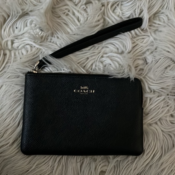 COACH Large Carryall with Wristlet and Strap EUC - Picture 2 of 8